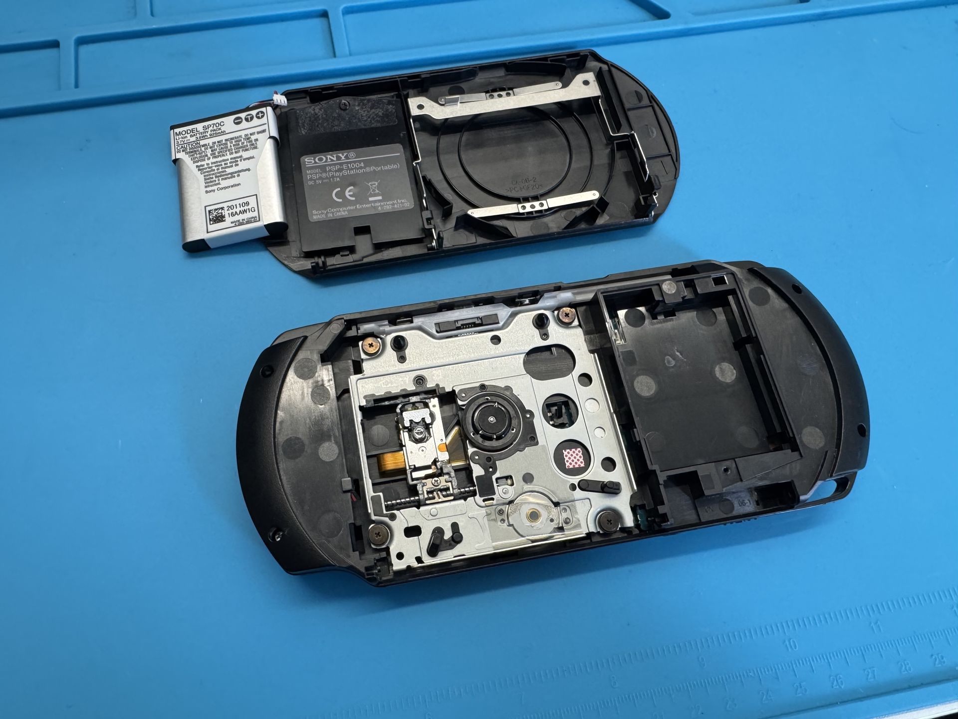 Disassembled PSP lying on a mat