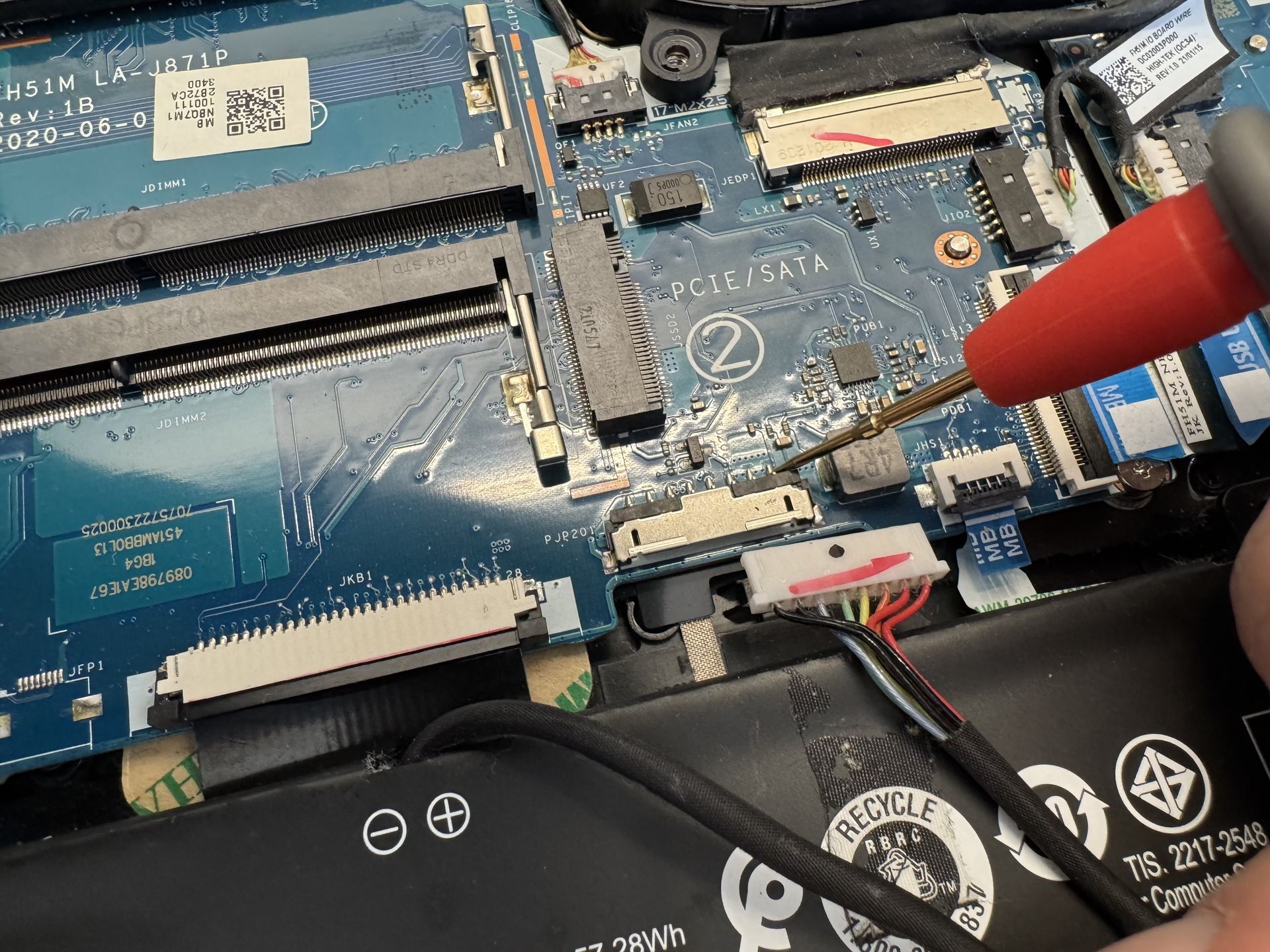 View of the motherboard where voltage is supplied by an external source for "voltage injection" method