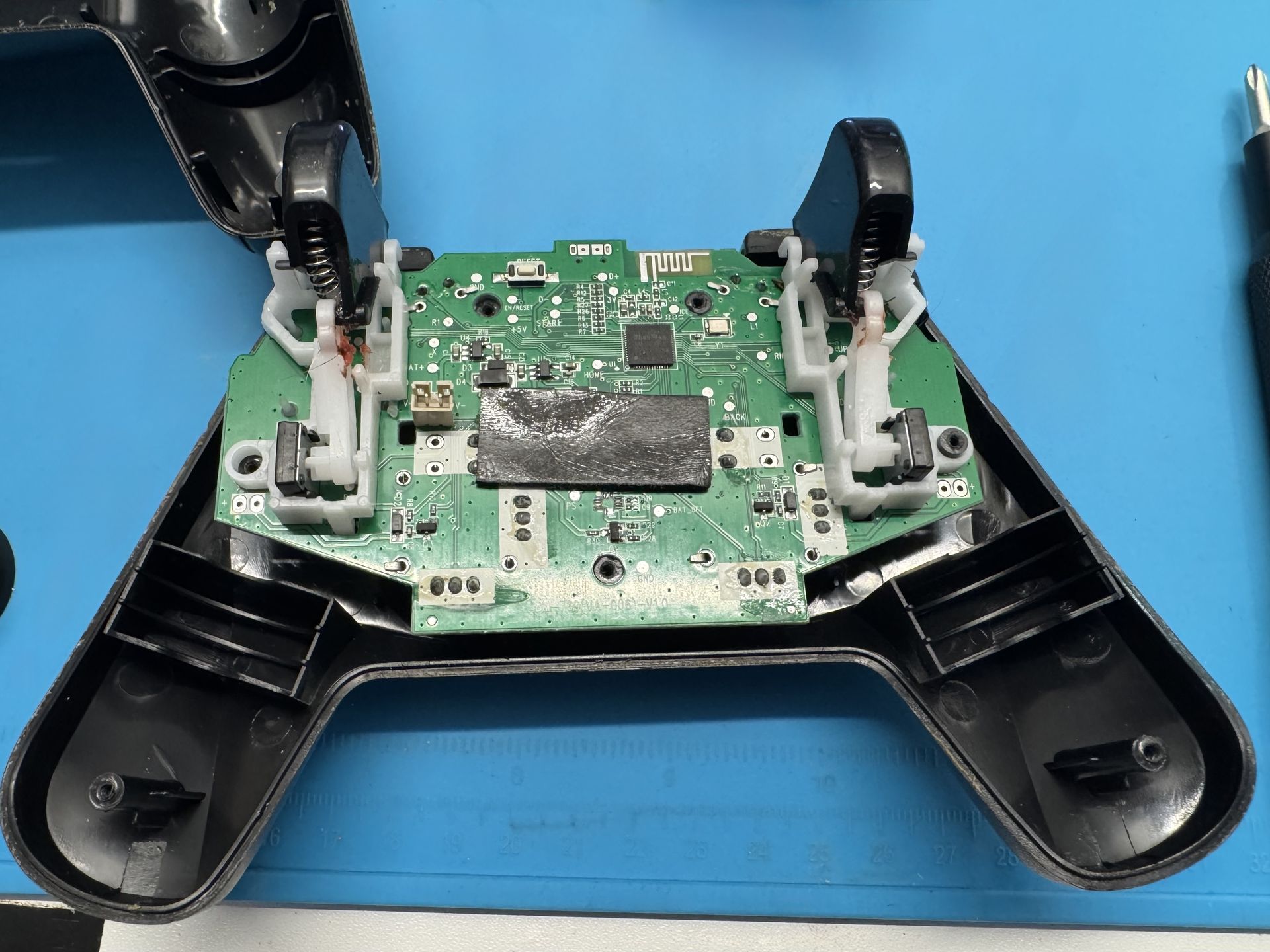 View of the motherboard in the opened Niceboy Oryx game controller