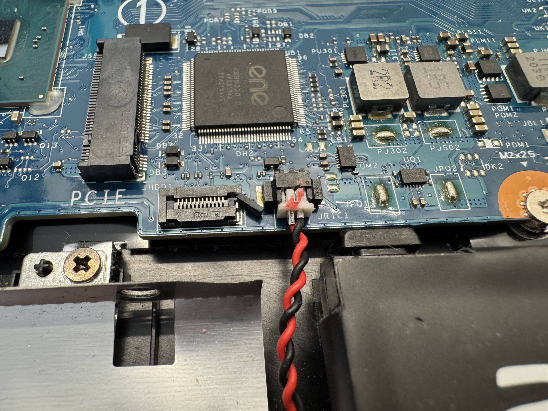 Detail of the EC chip and damaged connector of the laptop motherboard