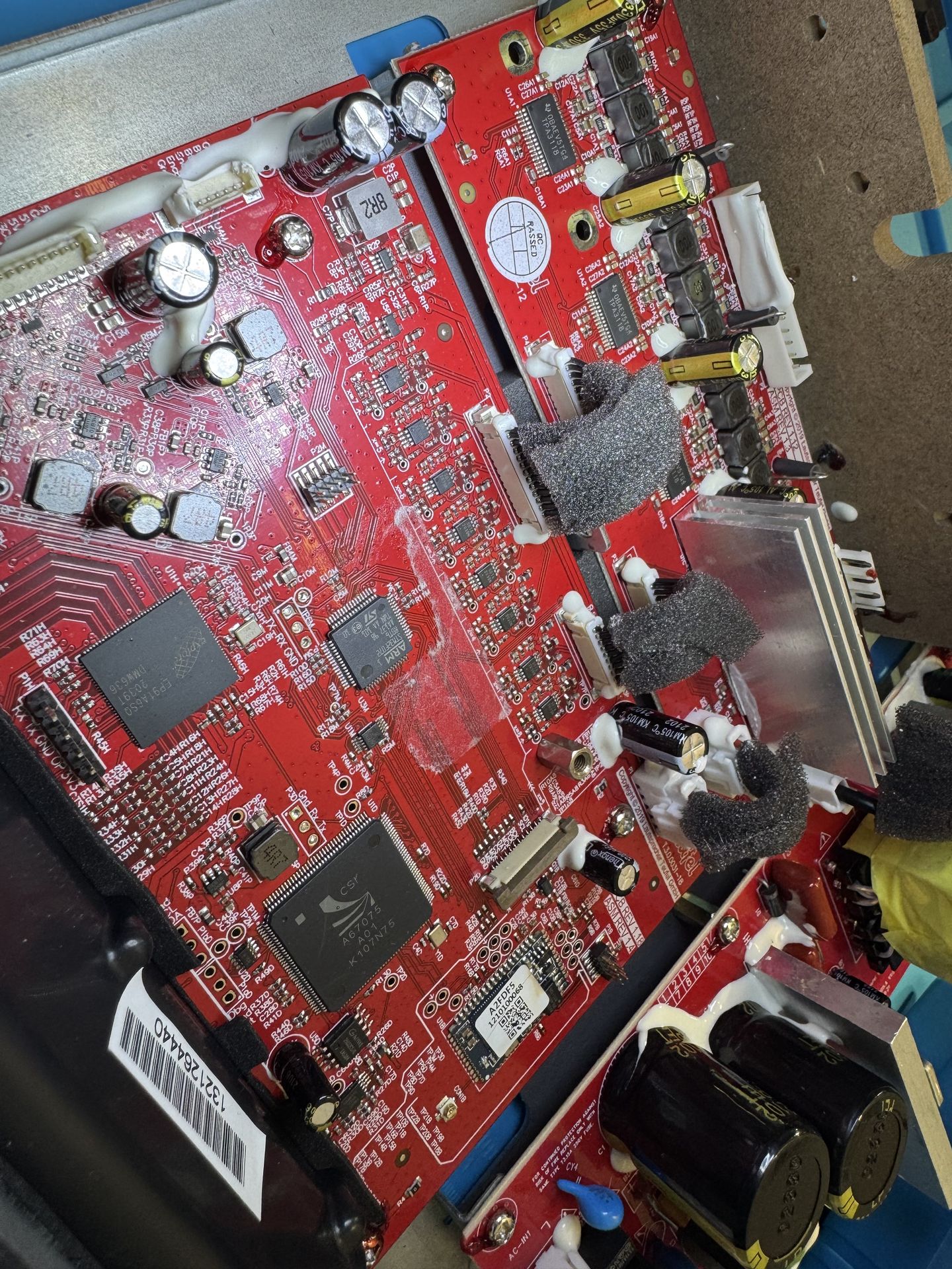 View of the Teufel Cinedeck soundbar motherboard